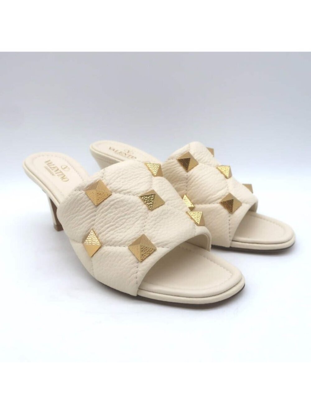 Valentino Roman Stud Quilted Slide Sandals Cream Grained Leather Size 39 US 8